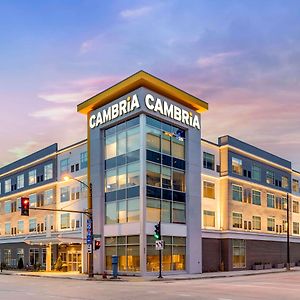 Cambria Hotel Milwaukee Downtown